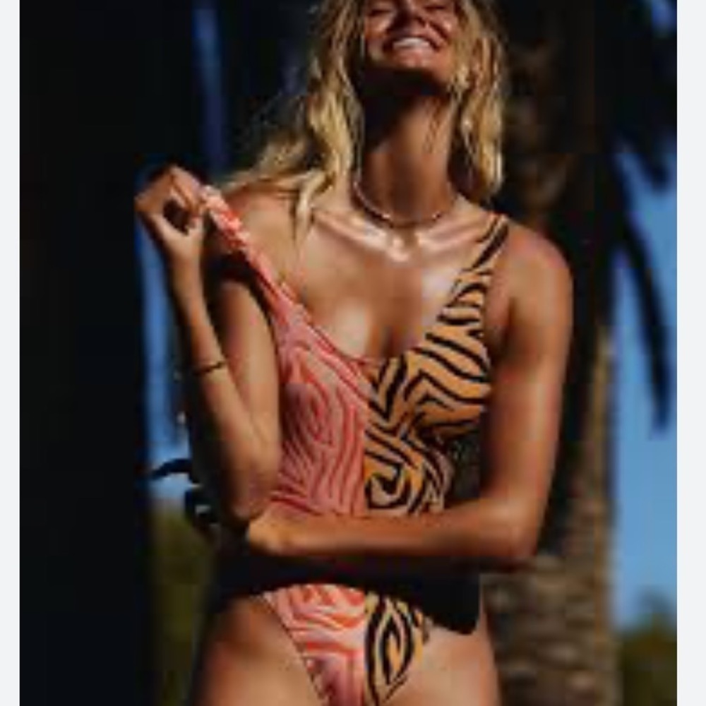 NWT It’s Now Cool swimsuit size small new with tags coral flame